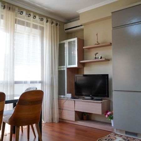 Lovely Apartment In The Heart Of Tirana Exterior photo