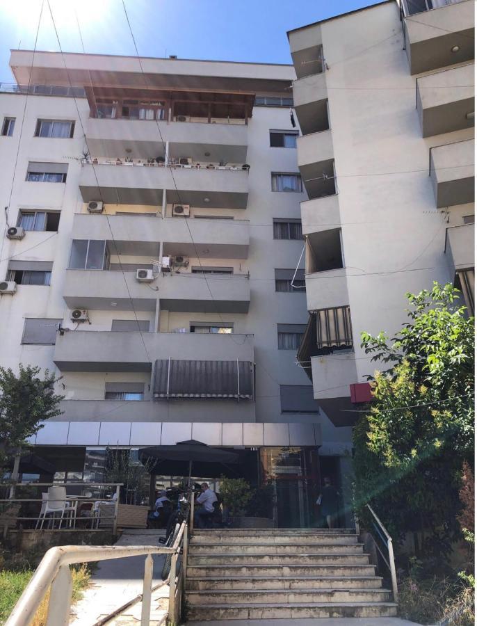 Lovely Apartment In The Heart Of Tirana Exterior photo