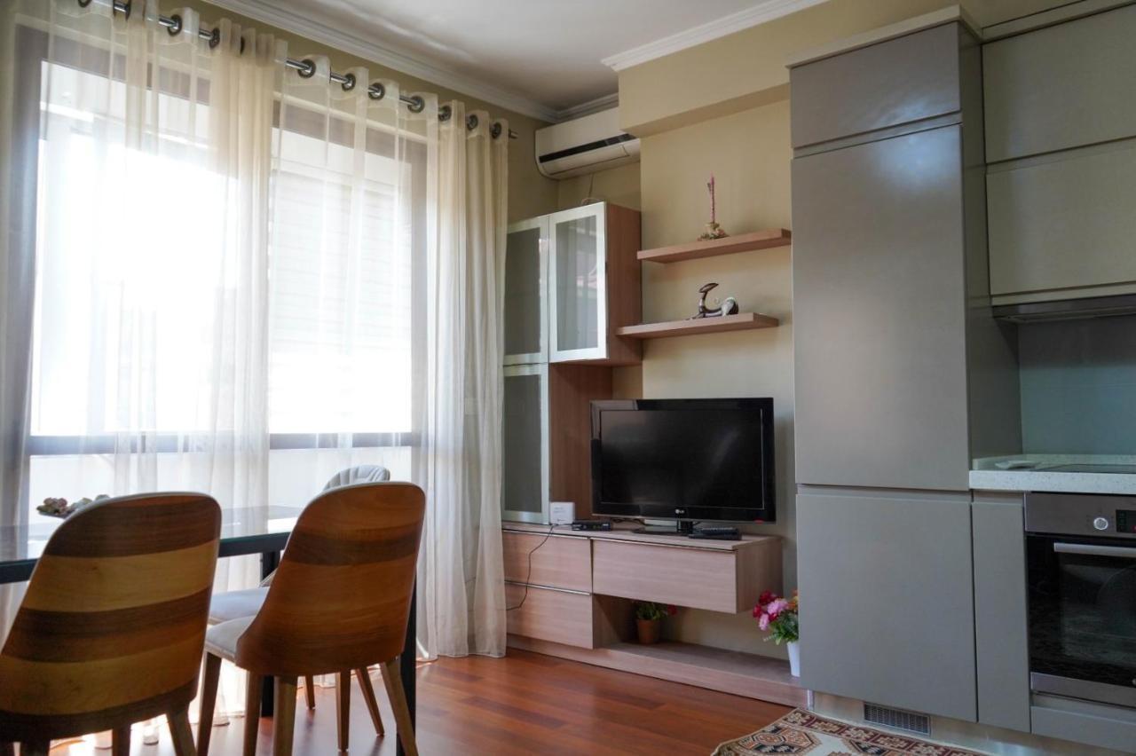 Lovely Apartment In The Heart Of Tirana Exterior photo