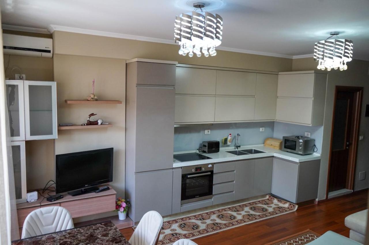 Lovely Apartment In The Heart Of Tirana Exterior photo