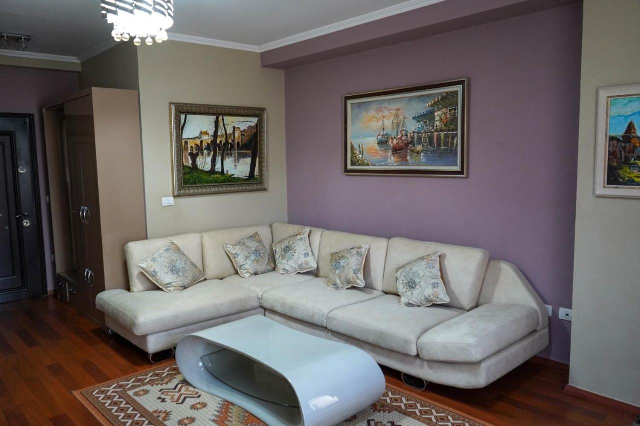 Lovely Apartment In The Heart Of Tirana Exterior photo