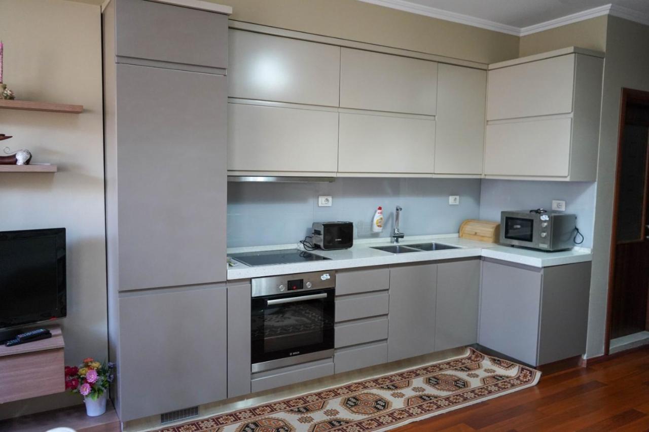 Lovely Apartment In The Heart Of Tirana Exterior photo