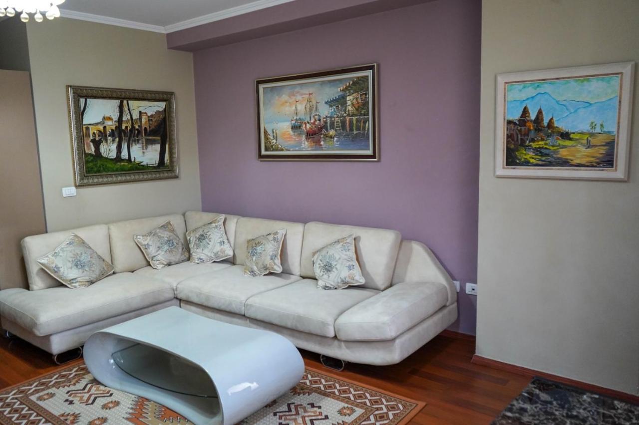 Lovely Apartment In The Heart Of Tirana Exterior photo