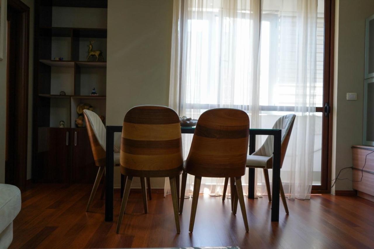 Lovely Apartment In The Heart Of Tirana Exterior photo