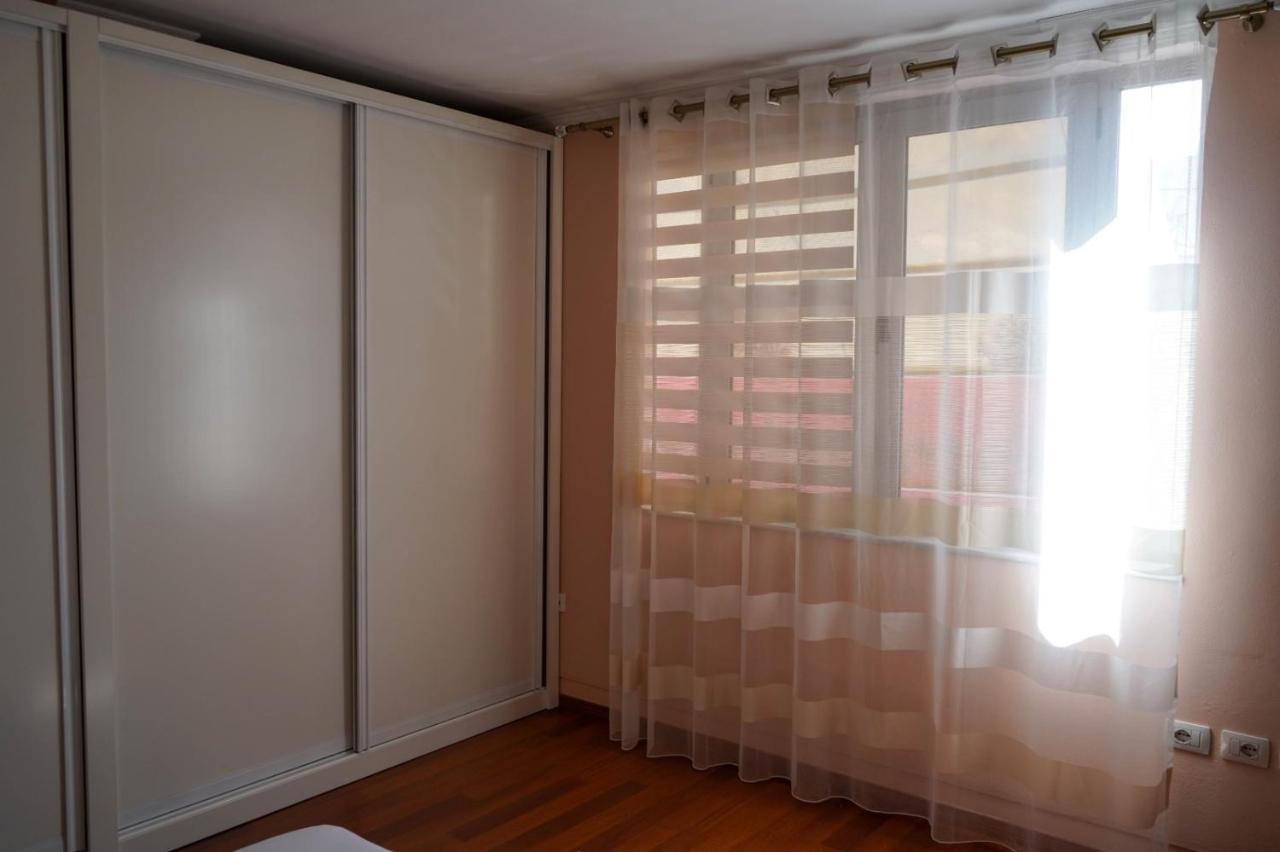 Lovely Apartment In The Heart Of Tirana Exterior photo